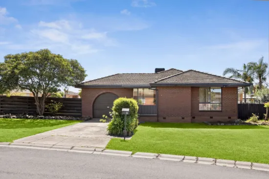 Beautiful Bell Park Home, Located In A Peaceful And Charming Cul-De-Saq
