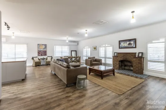 Flawlessly Renovated Family Home!