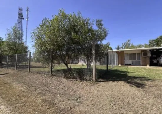 This beautiful home is a green oasis in the middle of Weipas Bauxite country