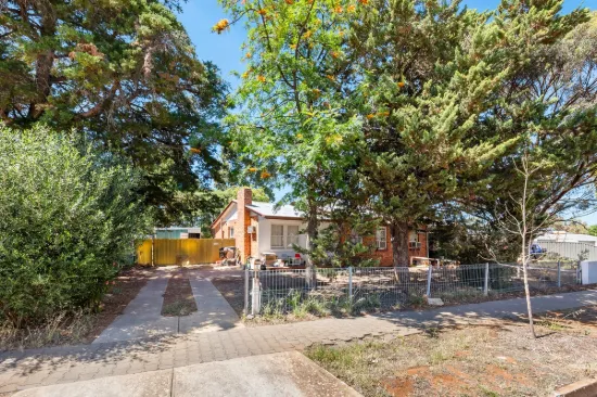 Under Offer 1st Viewing, 11 Offers Received