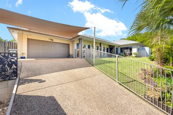 ELEVATED FAMILY LIVING IN A QUIET CUL-DE-SAC. CARAVAN PARKING, PRIVATE AND VERY SPACIOUS!