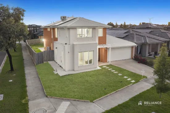Grand Family Living – North & Creek Facing Home on 562m²