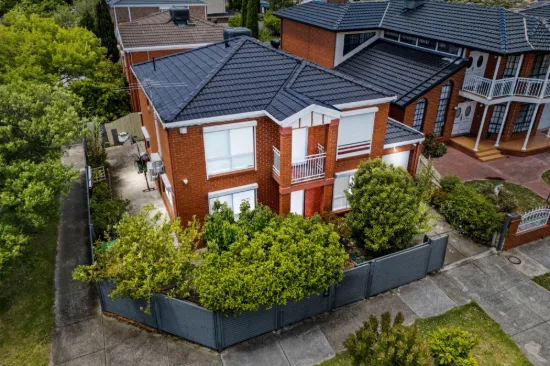 MODERN LIFESTYLE IN SUPERB LOCATION!