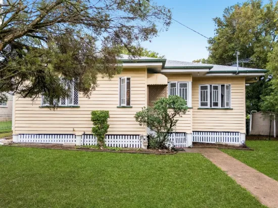 Location location location in sought after Newtown!