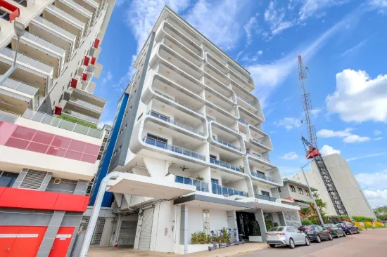 Modern 3-Bedroom Apartment with Pool & Gym – City Living