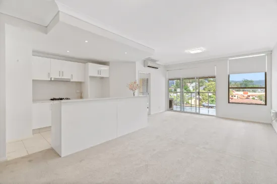 Spacious 3 bedroom apartment with the Gosford CBD at your fingertips.