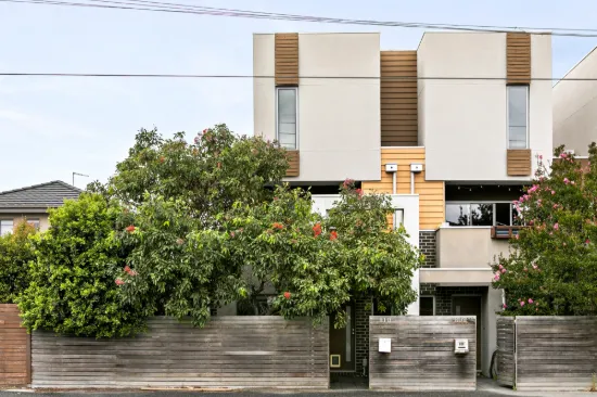 Contemporary Living in a Well-Connected Setting
