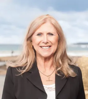 Alice Kelly - Real Estate Agent