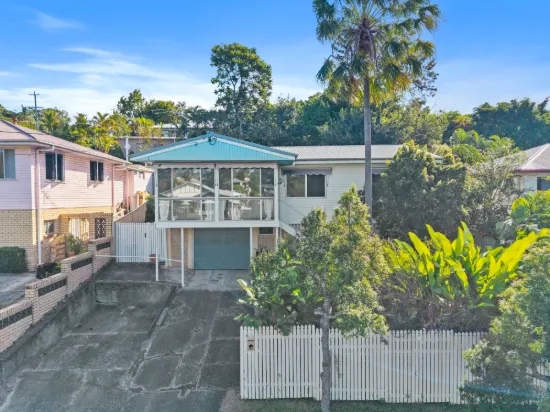 Post-war home on 610m2 land in the sought after Avenues of Camp Hill