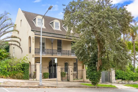 First Time Offered in Decades – Freestanding Victorian Residence overlooking the Harbour and McKell Park
