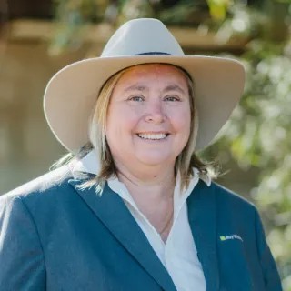 Kim Watts - Real Estate Agent