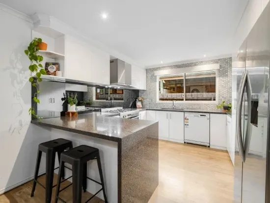 MODERN FAMILY ENTERTAINER WITH BONUS REAR SHEDDING - EASY WALK TO LOCAL AMENITIES!
