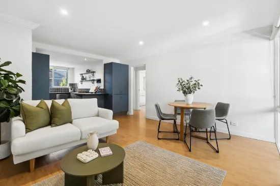 Top-floor apartment in a tranquil yet convenient setting