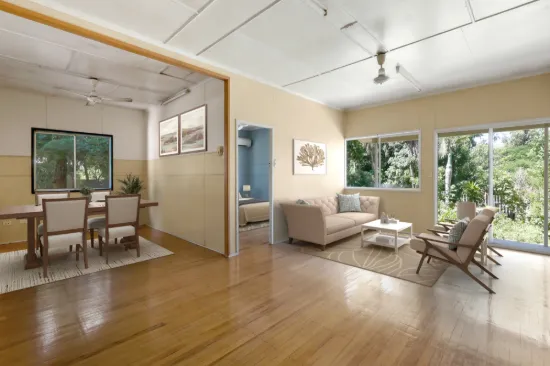 Good Bones - A Renovators Dream in a Prime Location 