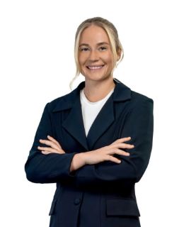 Ellie Jacobson - Real Estate Agent