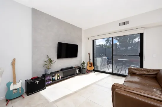 Modern Comfort & Family Convenience in Prime Throsby Location