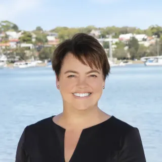 Fiona Hellams - Real Estate Agent