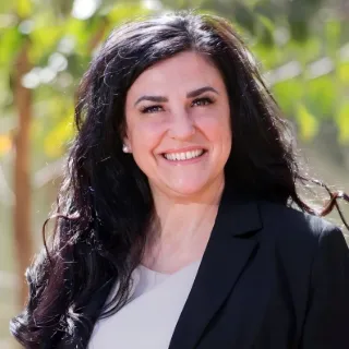 Andrea Sant - Real Estate Agent