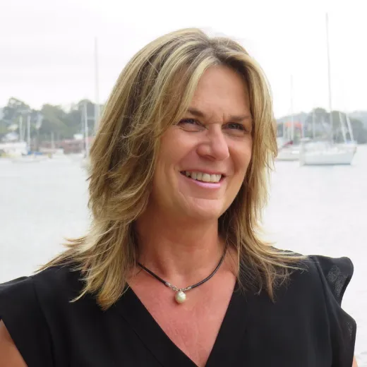 Julie Robinson - Real Estate Agent at Ray White Toronto & North Lake Macquarie - EDGEWORTH
