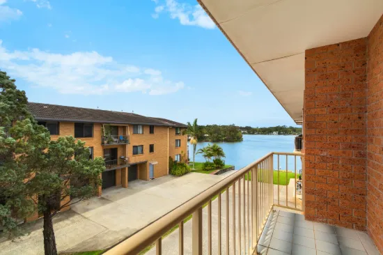 Relaxed Tweed River living with scope to update