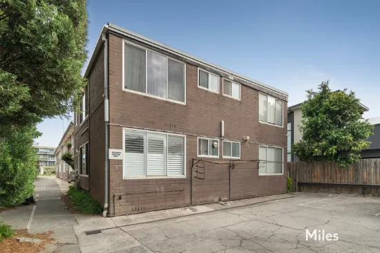 Serene, Secluded & Smart Ground-Floor Start Near Parkland