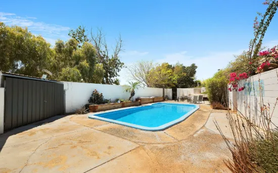 Low-Maintenance Living with Poolside Perks & Pilbara Views 