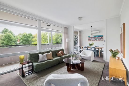 A supremely spacious top floor indulgence