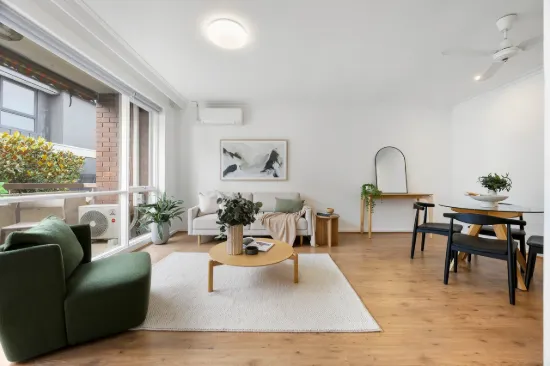 Magnificently Big & Bright in Marvelous Malvern Central Location