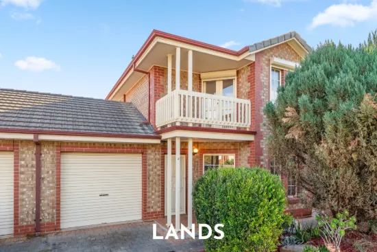 Lovely Townhouse Located In Greenwith