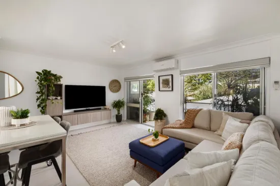 Immaculate Beachside Gem with Privacy - Only 100m to the Beach!