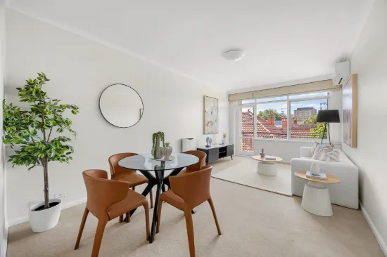 Top-Floor Retreat in Premier Malvern Position