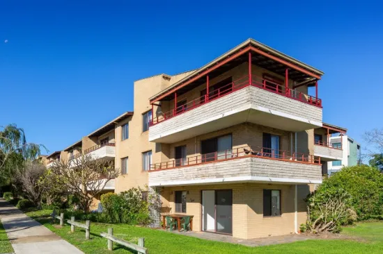 Ground-Floor Apartment in Sought-After Riverside Location