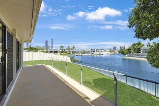 Expansive 878m2 Property with 33m Frontage to Wide Water