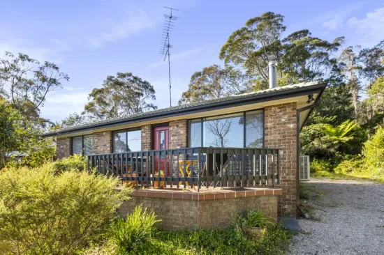 NEAT & LIGHT-FILLED BRICK HOME WITH FUTURE POTENTIAL