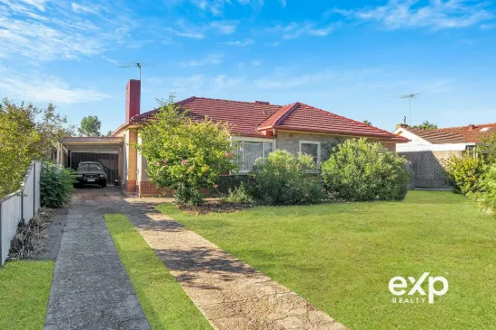Spacious Family Home on 920sqm with  potential to develop 2 or 3 new homes (STCC) and lifestyle amenities nearby. Subdivision Potential (STCC)