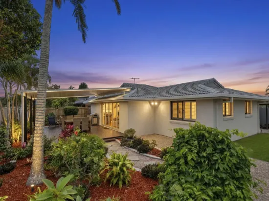 Charming Coastal Retreat in Banksia Beach!