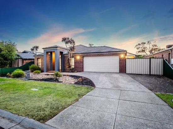 SPACIOUS FAMILY SANCTUARY IN A WHISPER-QUIET ENCLAVE - 4 + STUDY WITH 3 LIVING ZONES!