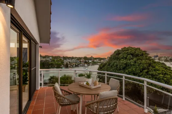 Grand Family Home With Bay Views