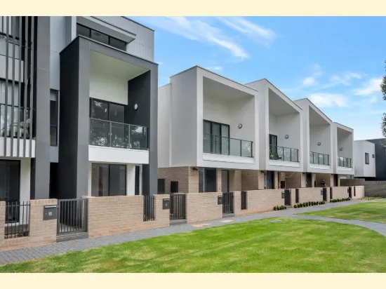 Near New Torrens Title Town Home in Sensational Location
