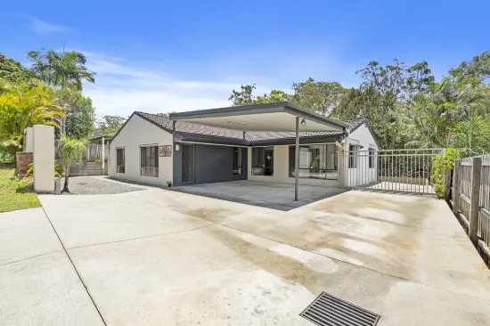 Forest-Edge Retreat - Spacious family home with space to create your own lifesty