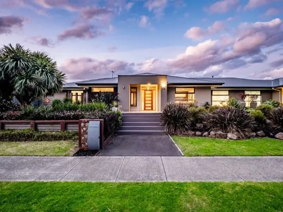 A DREAM FAMILY FIND - AMPLE SPACE, MULTIPLE ENTERTAINMENT OPTIONS WITH A BONUS MULTI-PURPOSE REAR SHED!