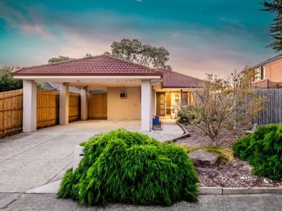 Spacious Family Home in Prime Cranbourne West Location