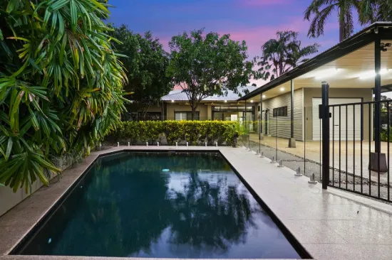 Gorgeous family entertainer with flexi layout and pool
