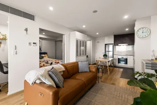 Light-Filled North-East Aspect with a Large Open Plan Layout