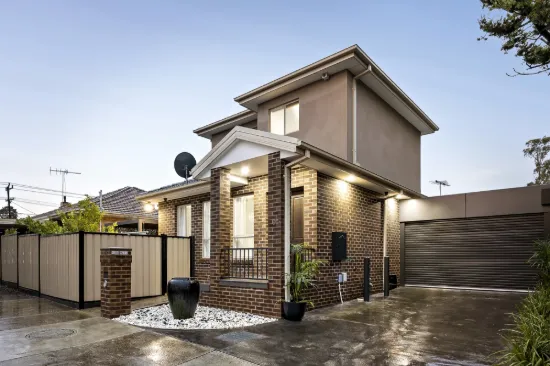 A Family Sanctuary on the Border of Merri Creek