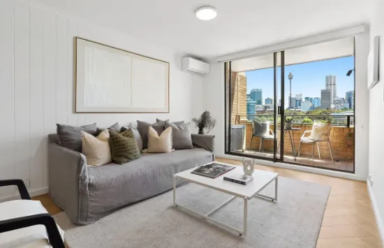 Renovated Two Bedroom Boasting Iconic Harbour and City Views