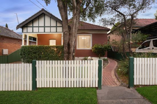 A Freestanding Family Classic in a Prime Address