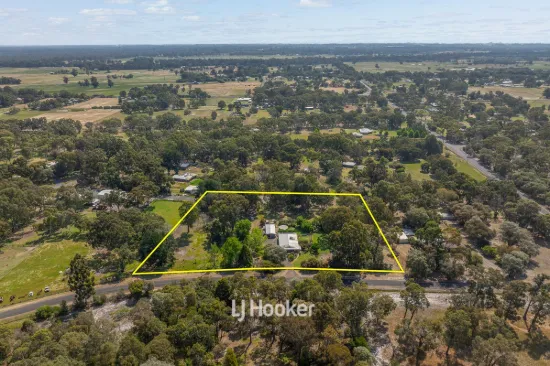 Charming 3.5 Acre Rural Retreat