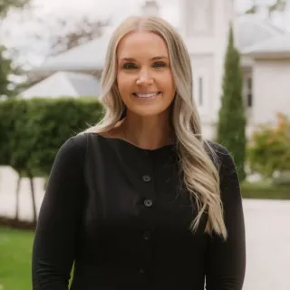 Ashlie Swindells - Real Estate Agent