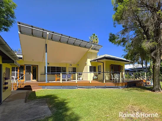 Lifestyle, Luxury & Creekside Living on 1,803m²
